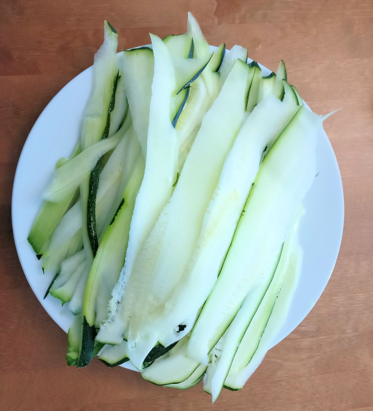 Kesäkurpitsasuikaleita.
