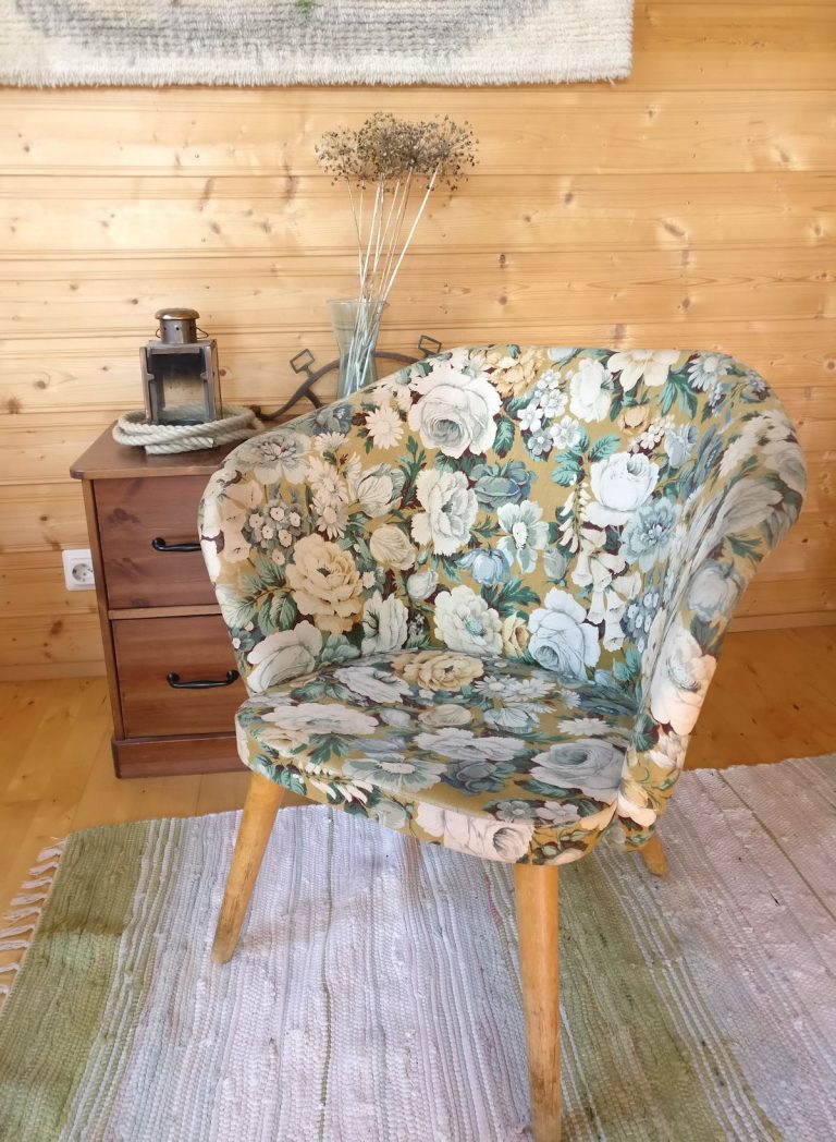 Kukkatuoli kirppikseltä