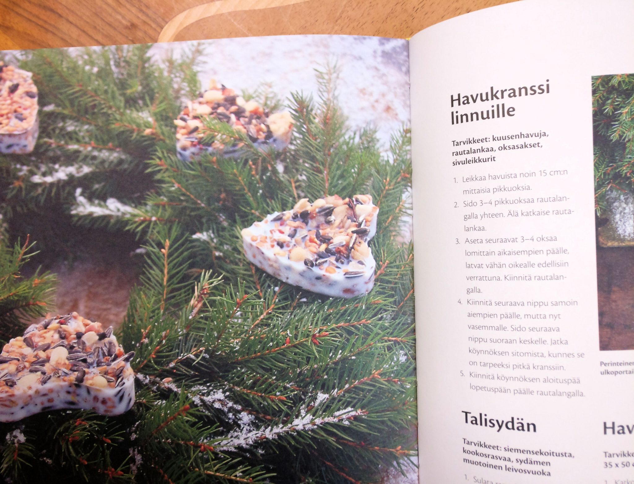 Linnuille havukranssi.