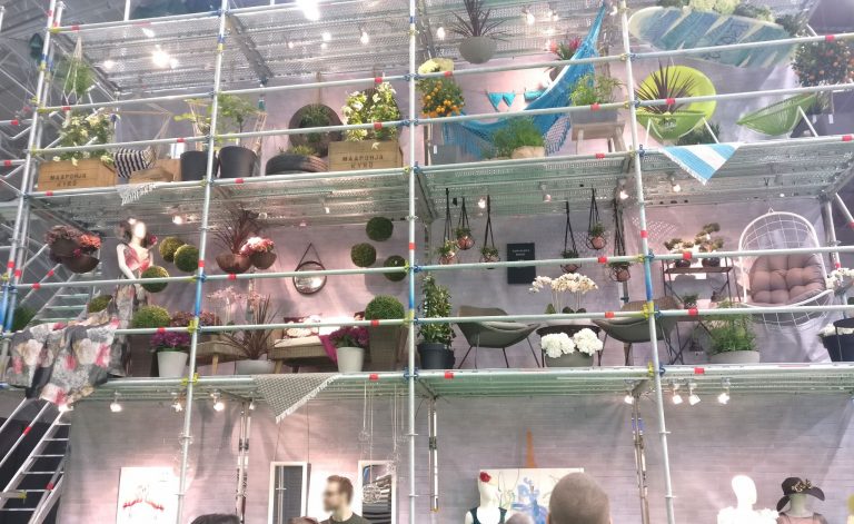 Hakiparvekkeita ja keijupuutarhoja – Terveisiä Supermessuilta!