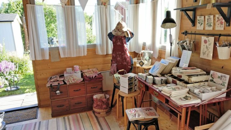 Siirtolapuutarhamökkini Pop-up puoti